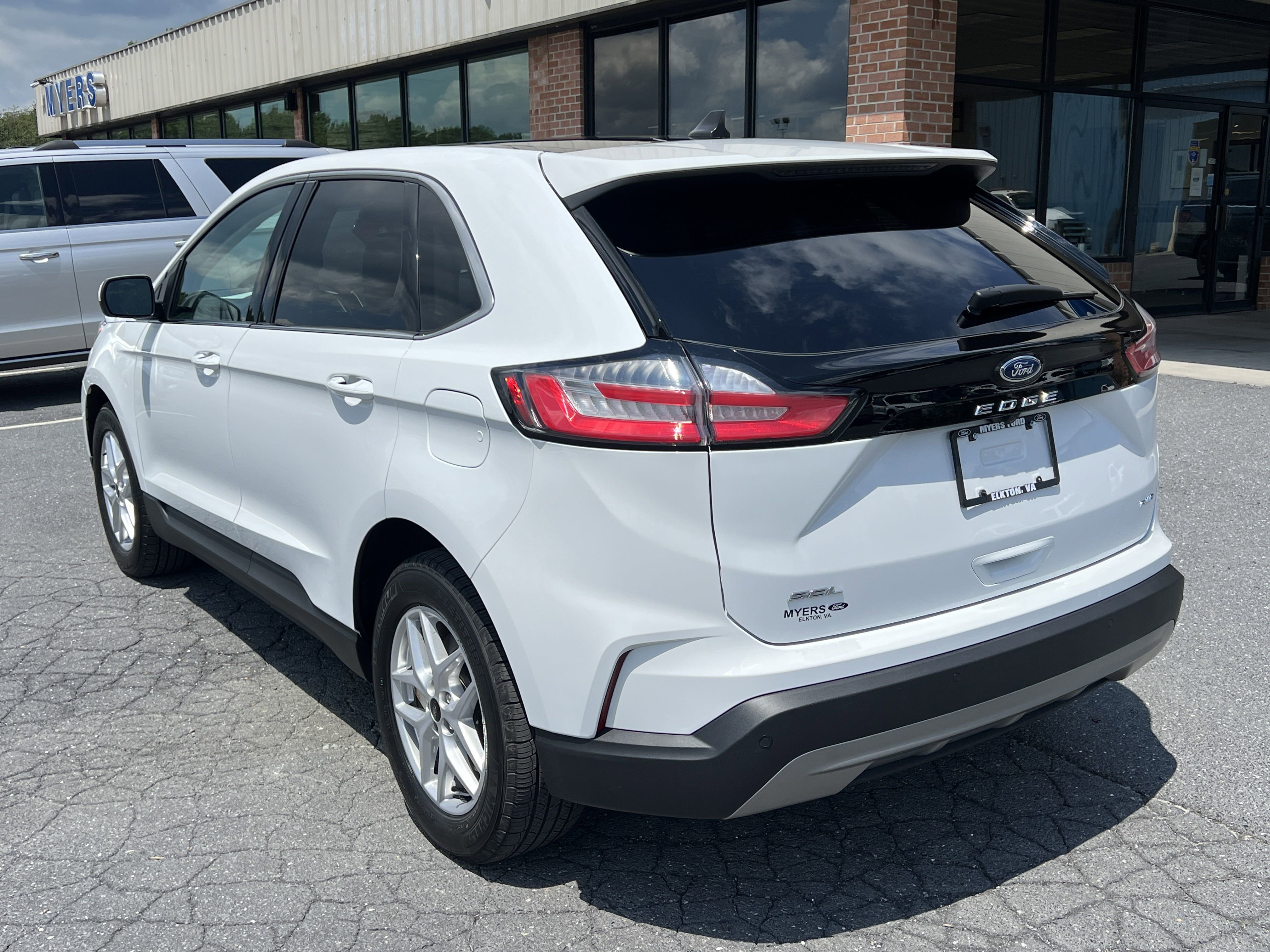 Used 2024 Ford Edge SEL w/ Convenience Package image 8