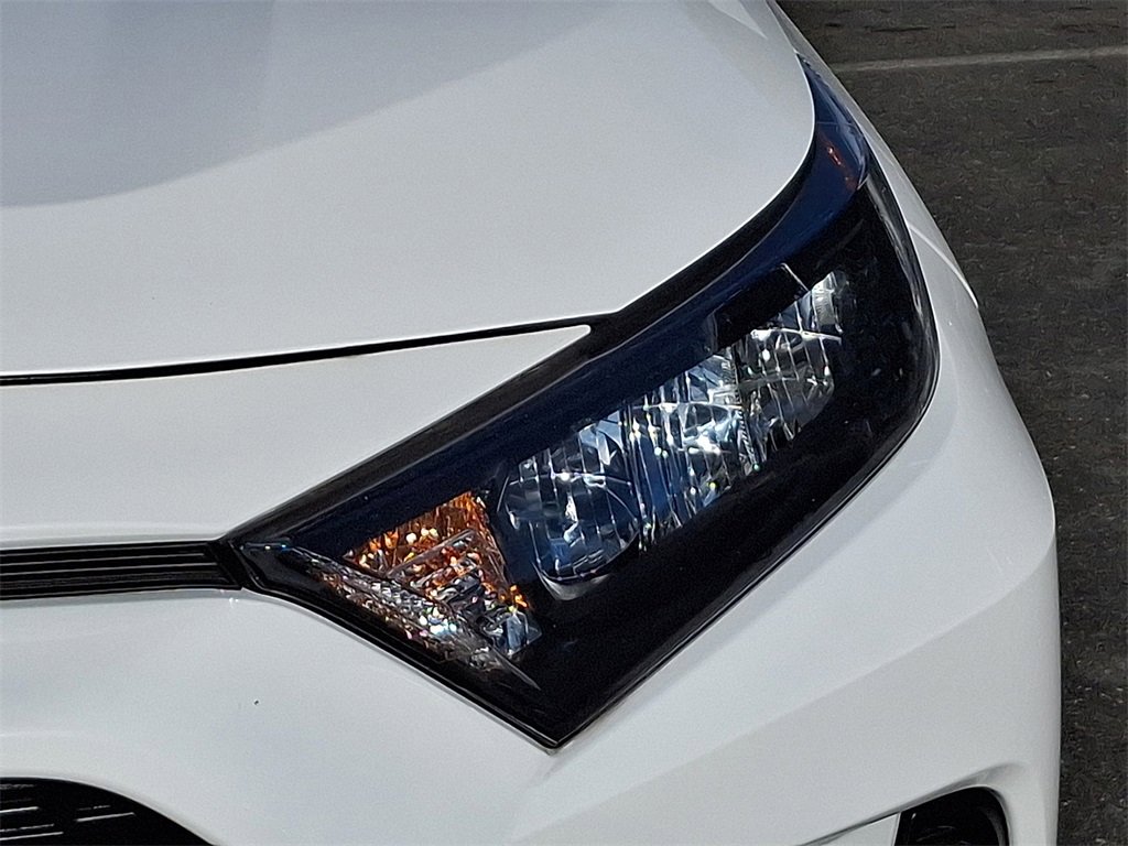 Used 2022 Toyota RAV4 LE image 9