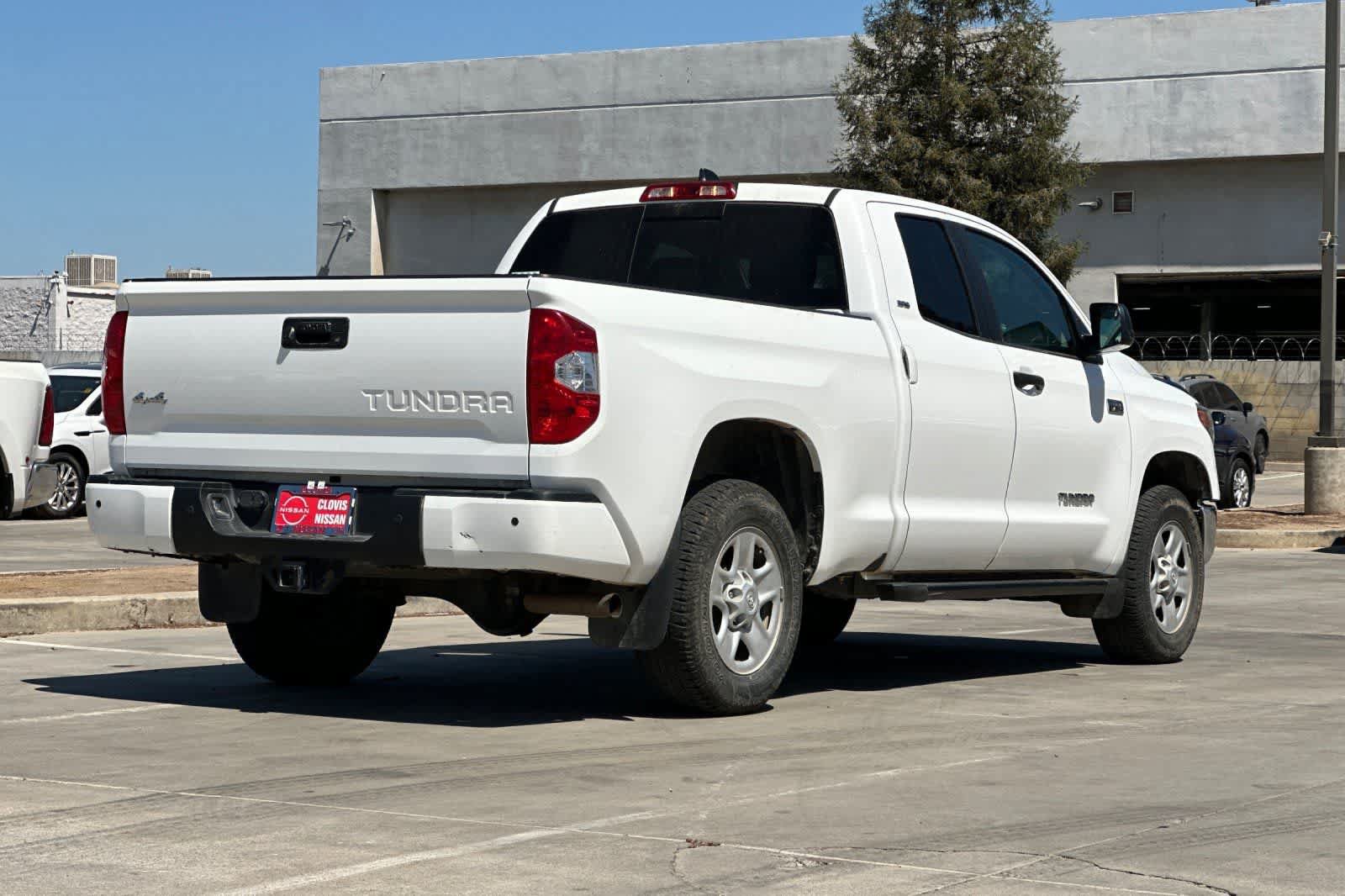 Used 2020 Toyota Tundra SR5 w/ SR5 Convenience Package AWD/4WD image 3