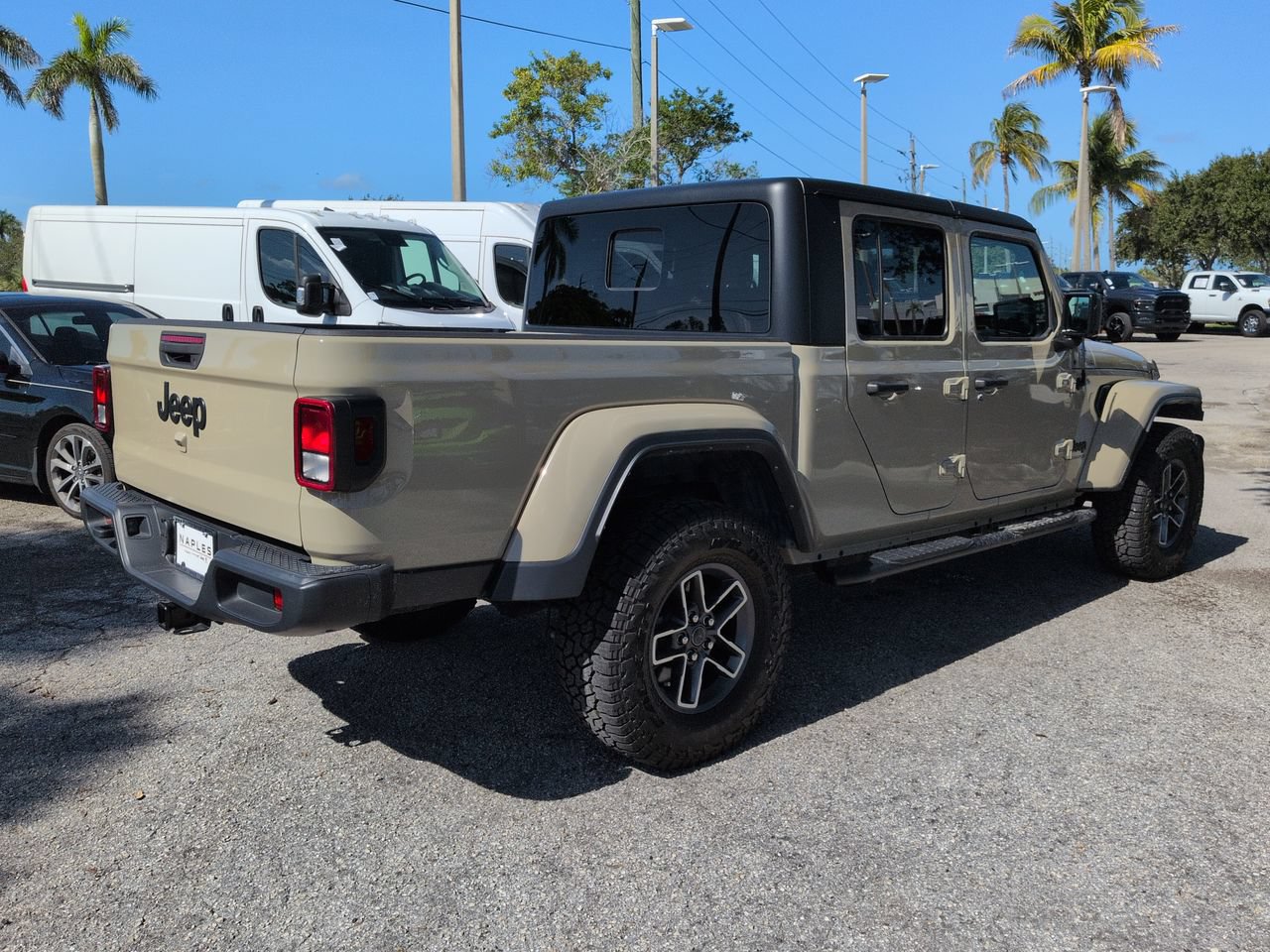 Used 2022 Jeep Gladiator Sport AWD/4WD image 5