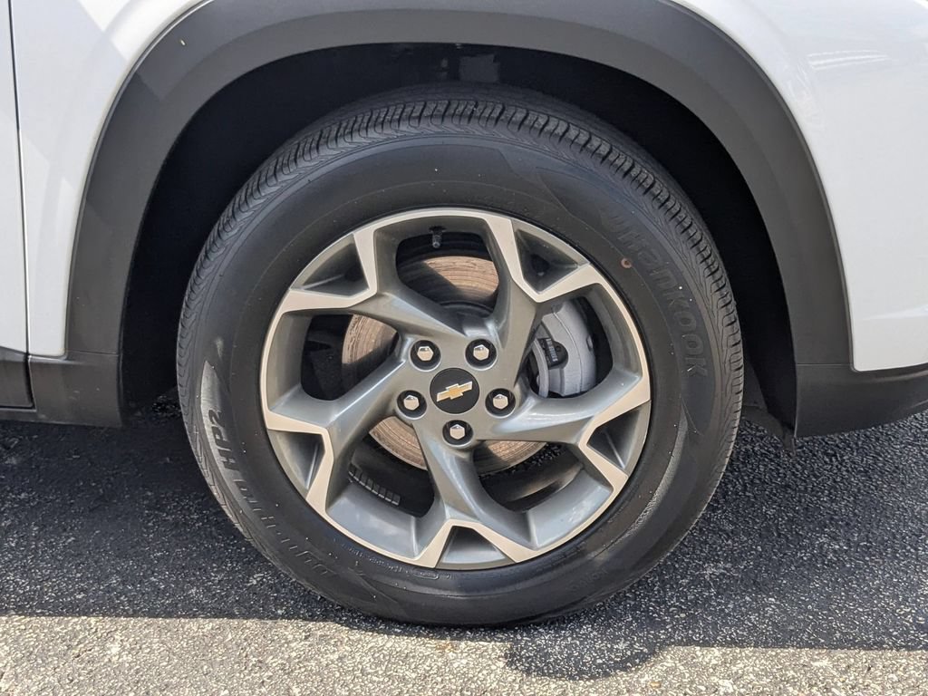 Used 2025 Chevrolet Trax LT w/ LT Convenience Package FWD image 27