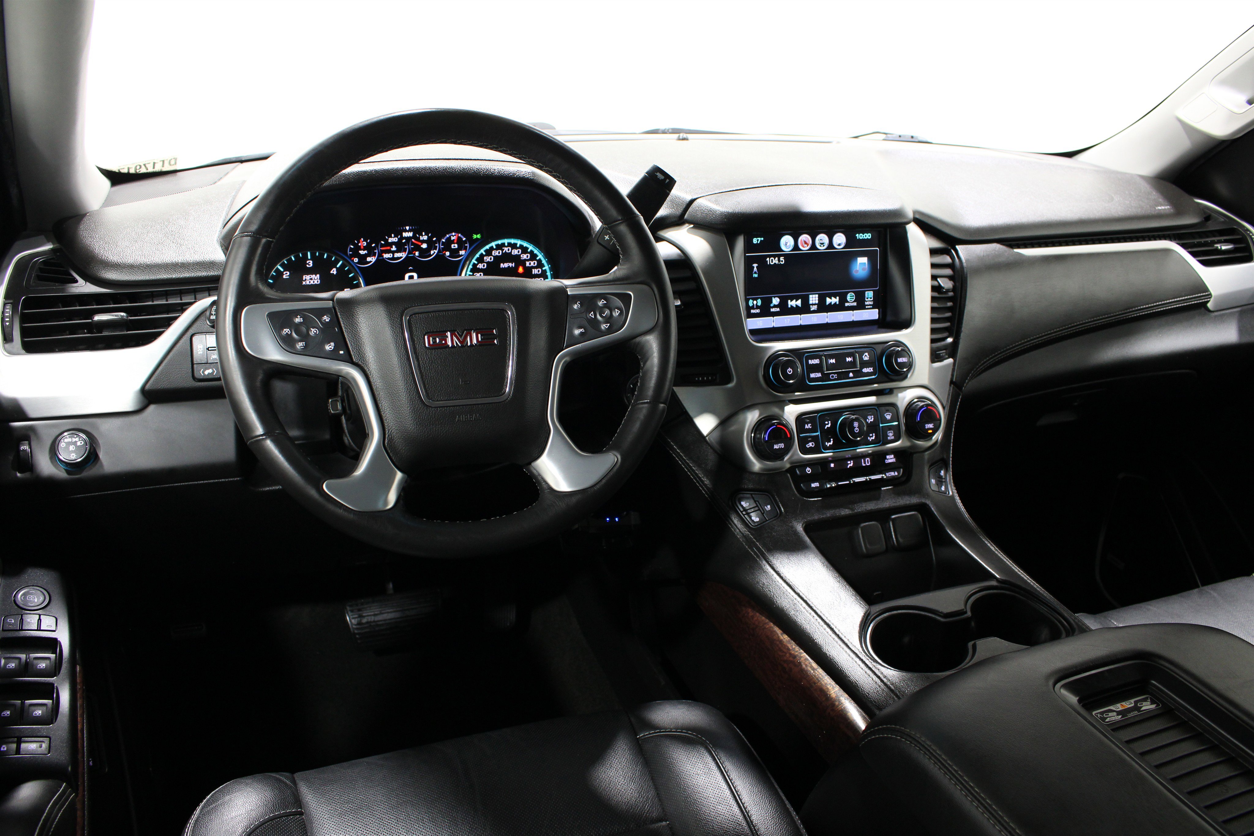 Used 2017 GMC Yukon SLT RWD image 2