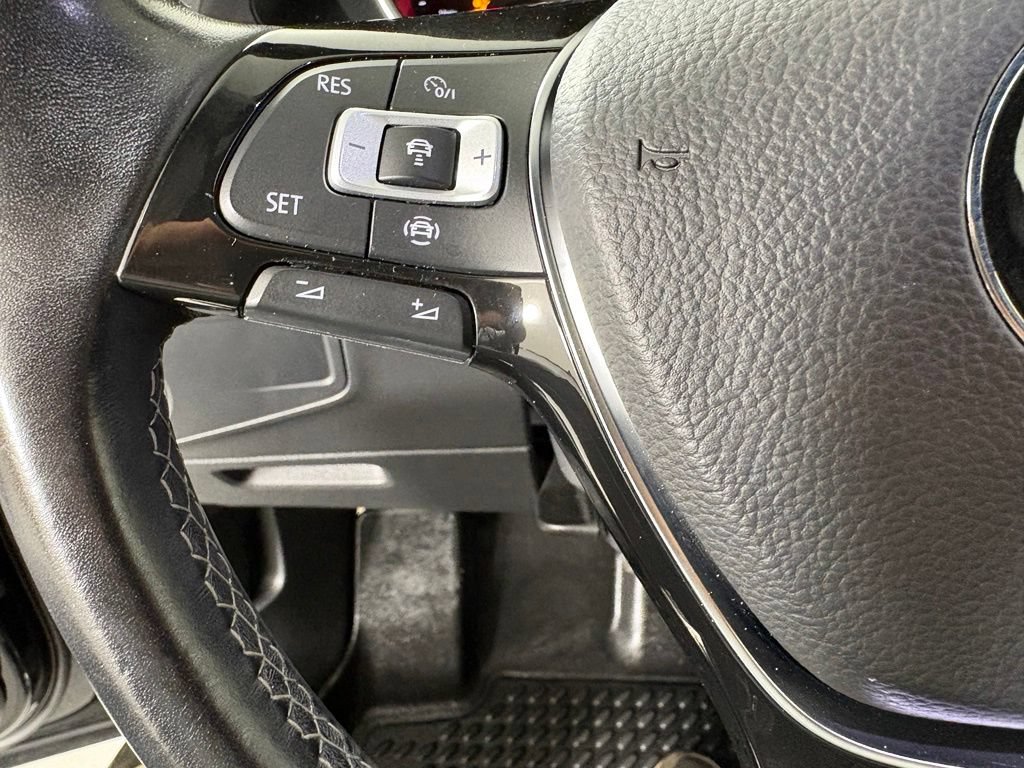 Used 2021 Volkswagen Tiguan SE R-Line FWD image 25