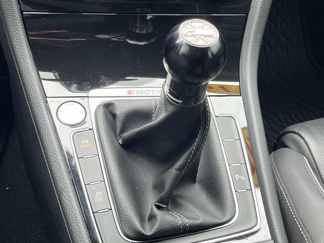 Used 2019 Volkswagen Golf R 4-Door AWD/4WD image 32