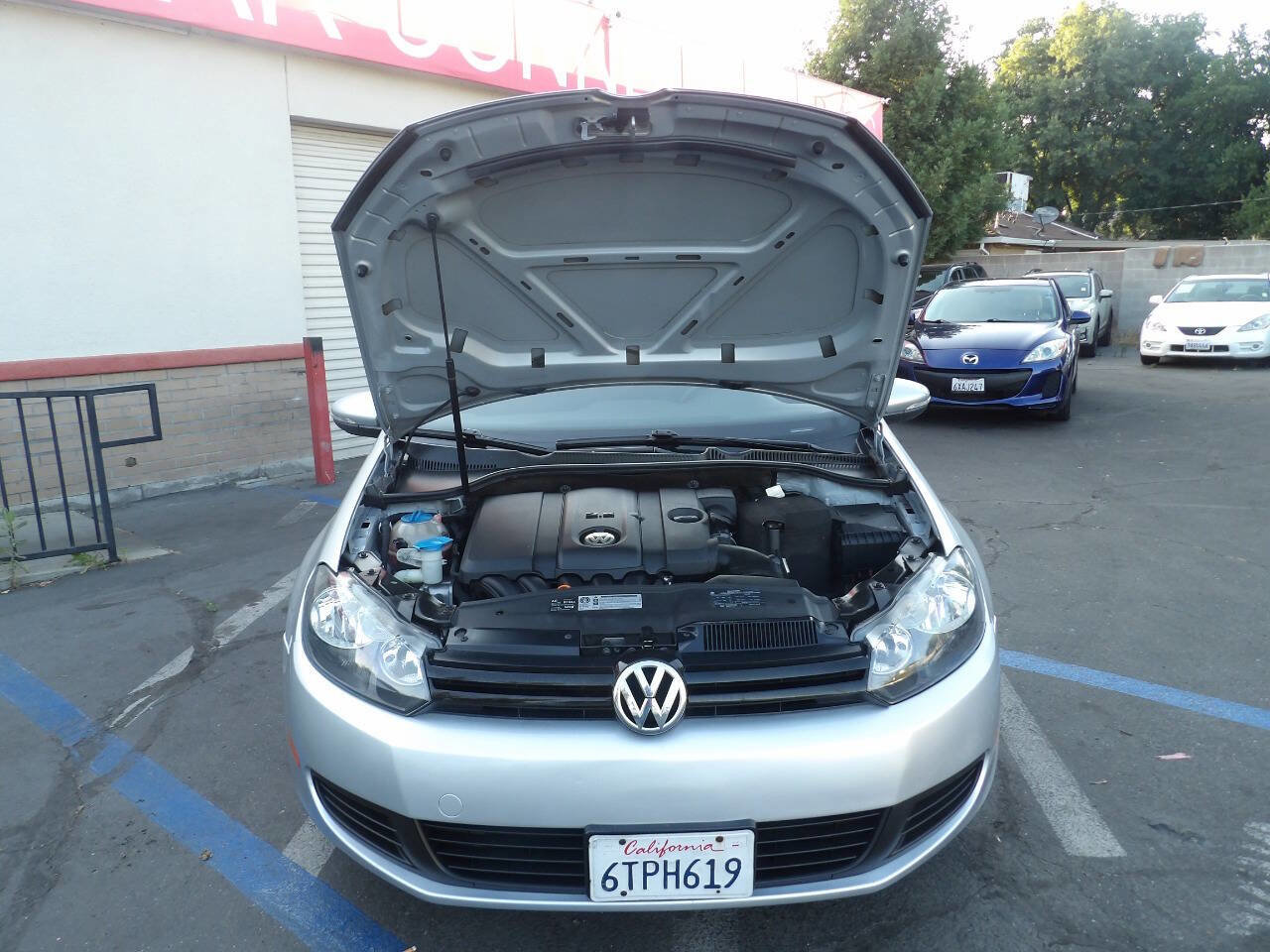 Used 2011 Volkswagen Golf 4-Door image 11