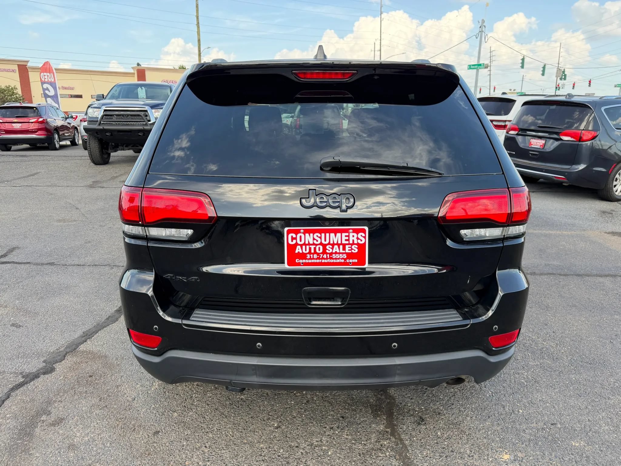 Used 2018 Jeep Grand Cherokee Laredo AWD/4WD image 27