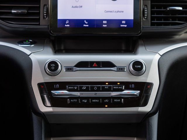 Used 2021 Ford Explorer XLT image 18