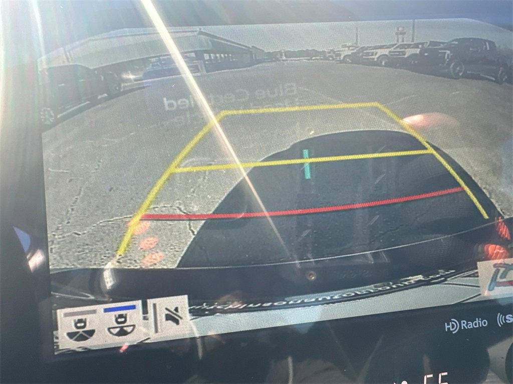 Used 2020 Toyota Camry SE w/ Sunroof Package image 29