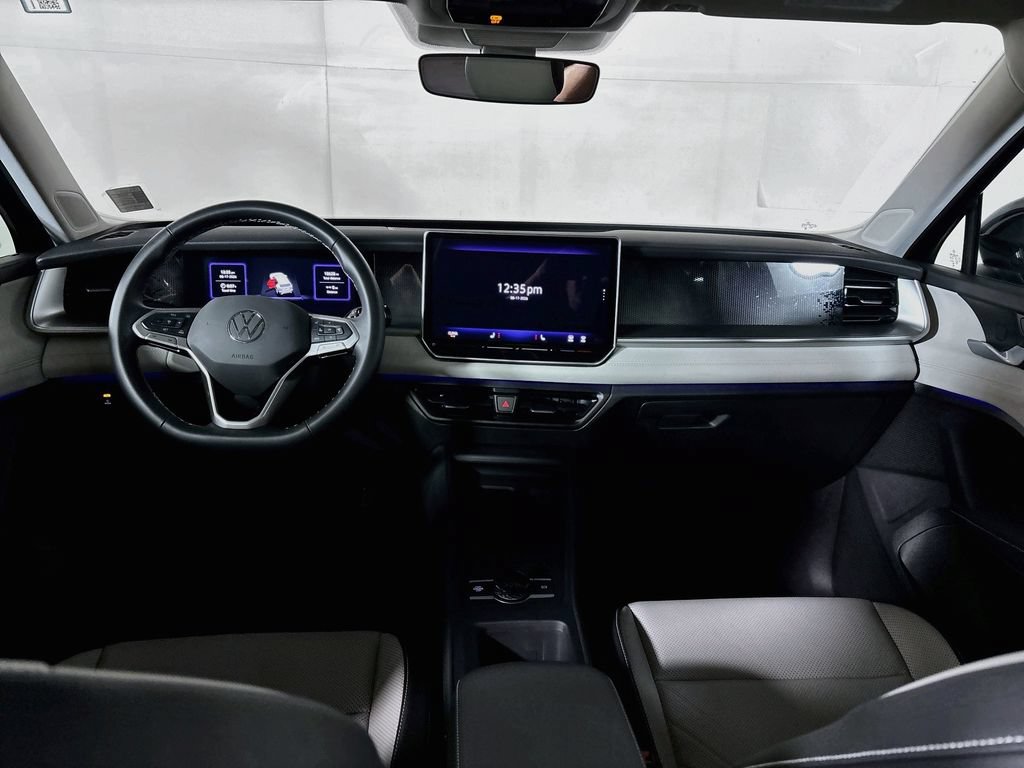 Certified 2025 Volkswagen Tiguan SE FWD image 13