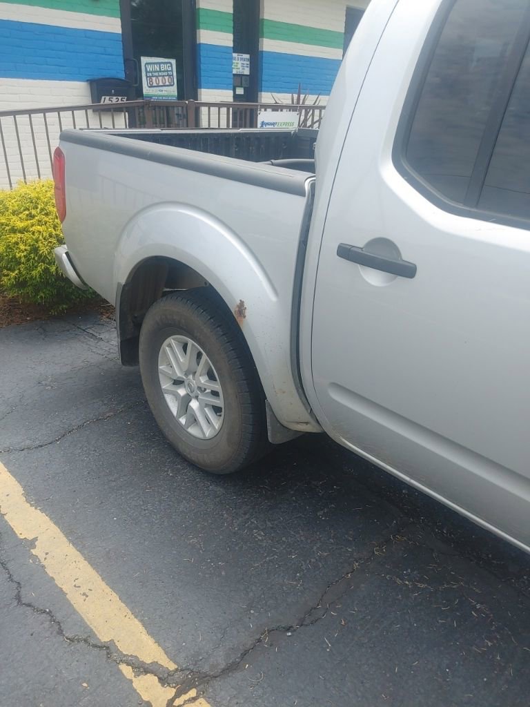 Used 2015 Nissan Frontier SV w/ SV Value Truck Package AWD/4WD image 3