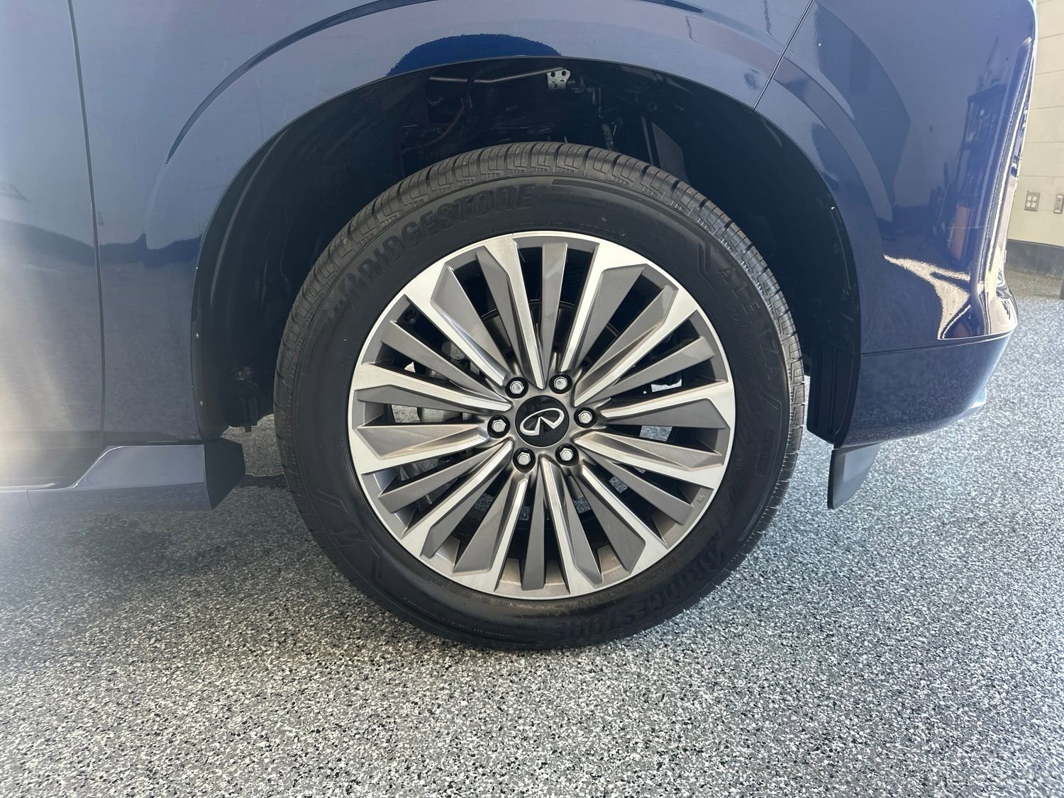 Used 2025 INFINITI QX80 Sensory AWD/4WD image 30