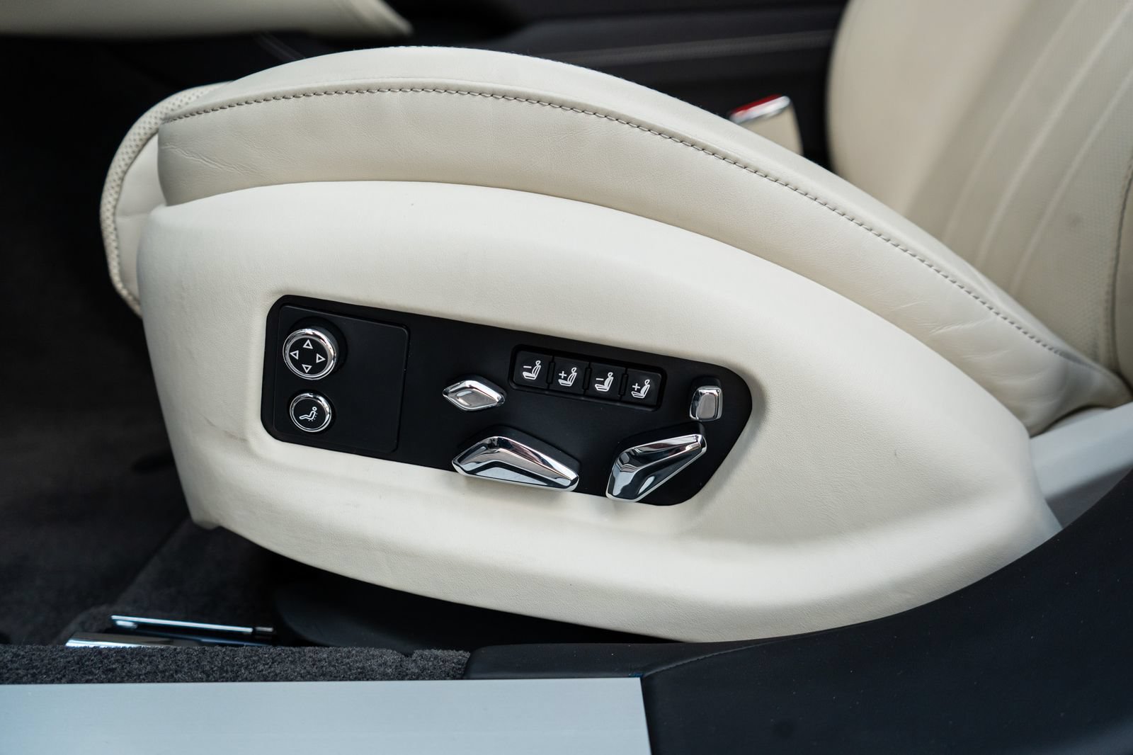 Certified 2023 Bentley Flying Spur V8 AWD/4WD image 26