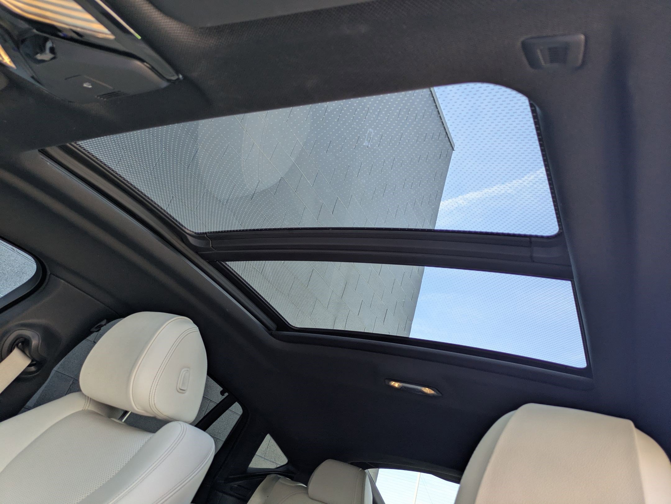 Used 2021 BMW X6 xDrive40i w/ Executive Package 2 AWD/4WD image 21