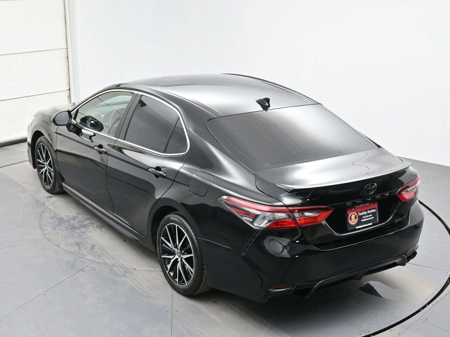 Used 2024 Toyota Camry SE image 31