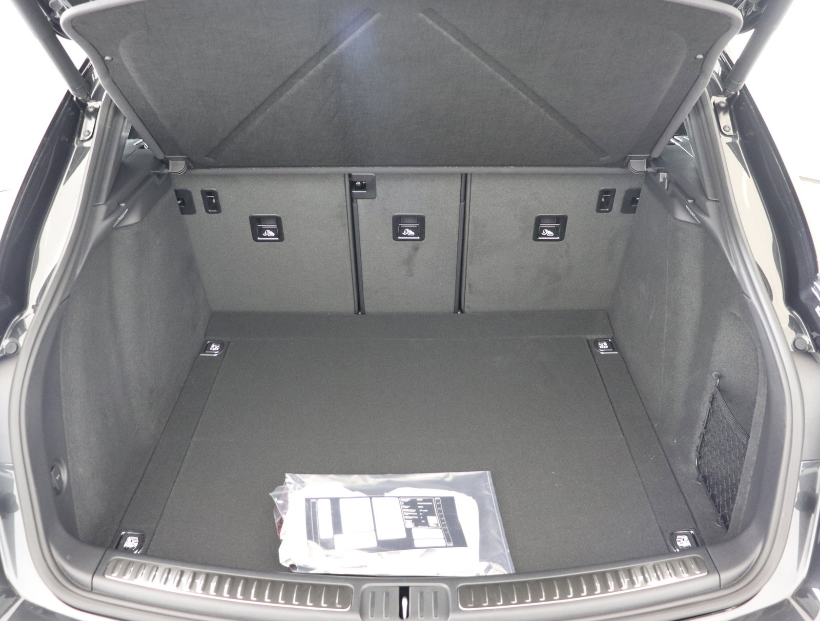 Used 2025 Porsche Macan image 17