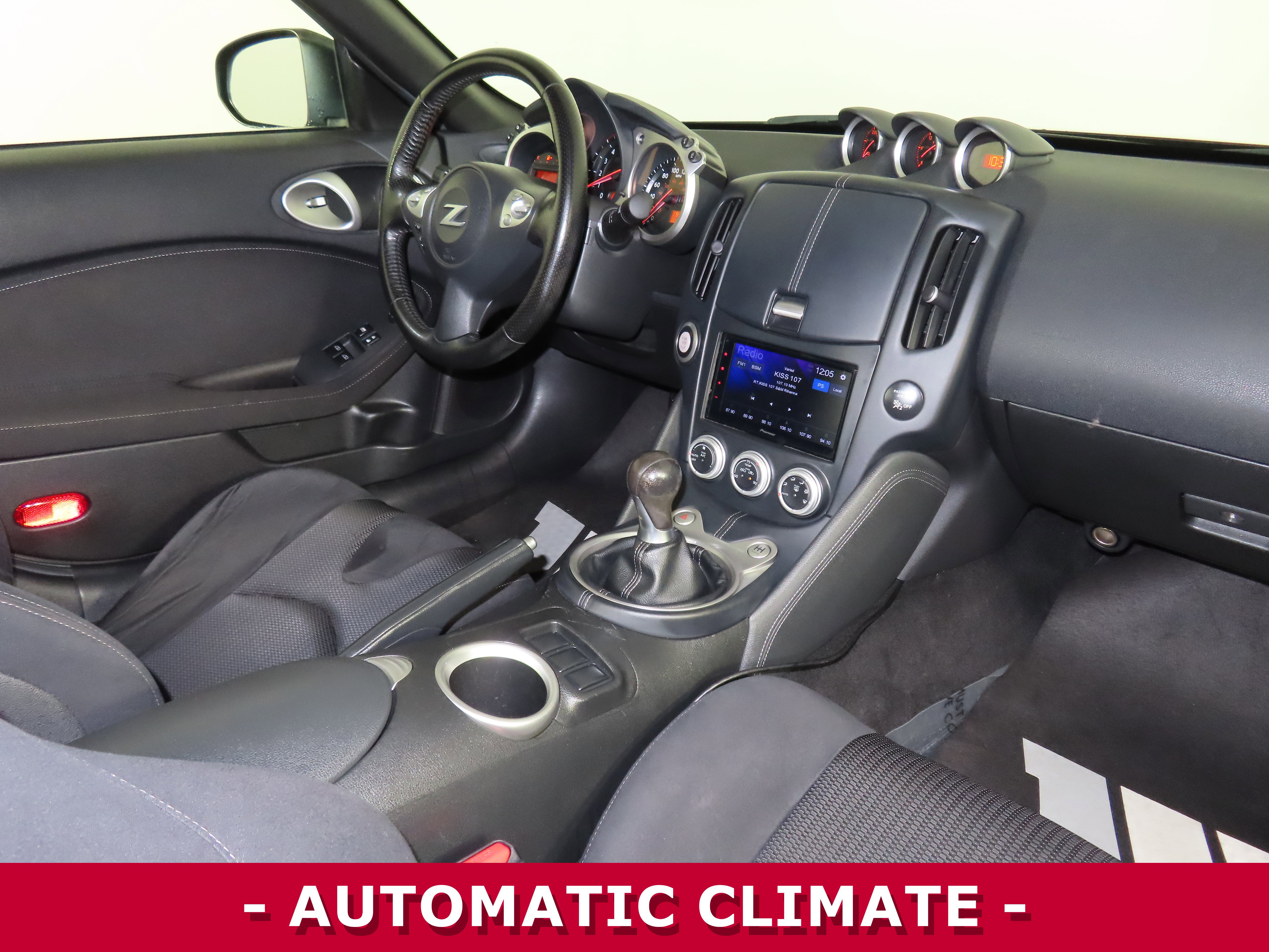 Used 2017 Nissan 370Z w/ Sport Package image 9