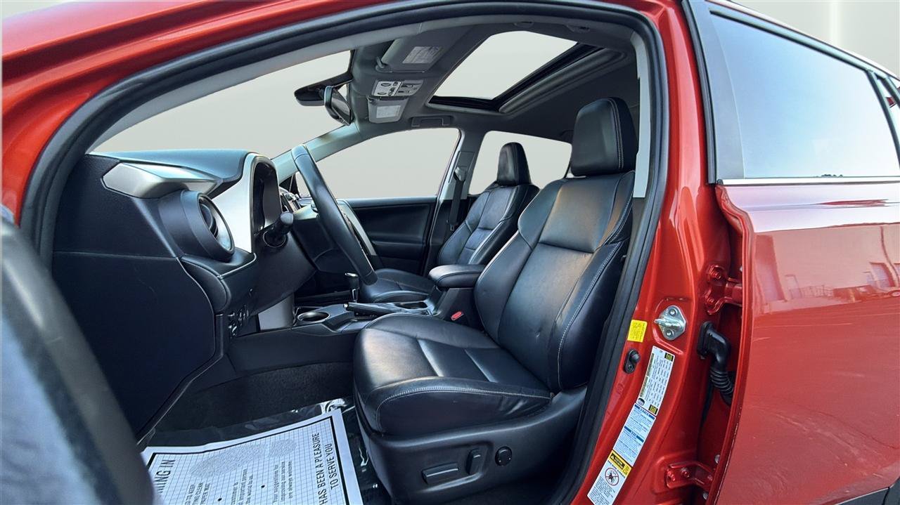Used 2015 Toyota RAV4 Limited w/ Technology Package AWD/4WD image 31