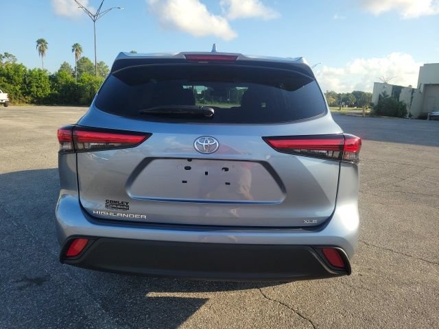 Used 2021 Toyota Highlander XLE FWD image 6