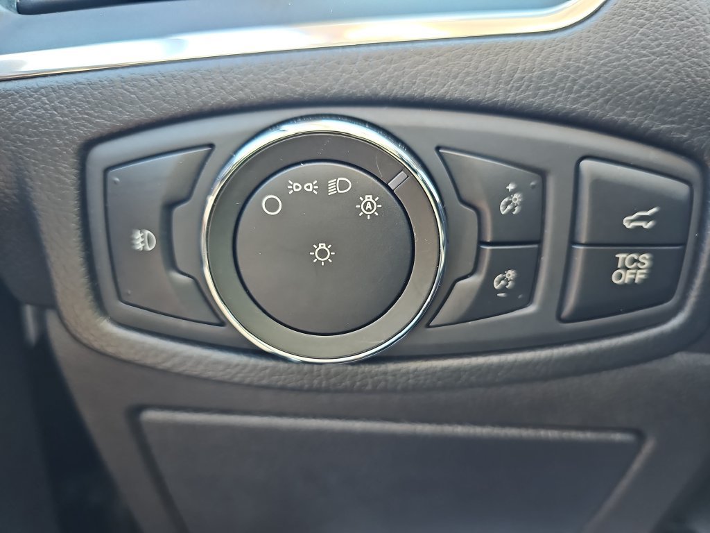 Used 2020 Ford Edge Titanium w/ Equipment Group 301A AWD/4WD image 36