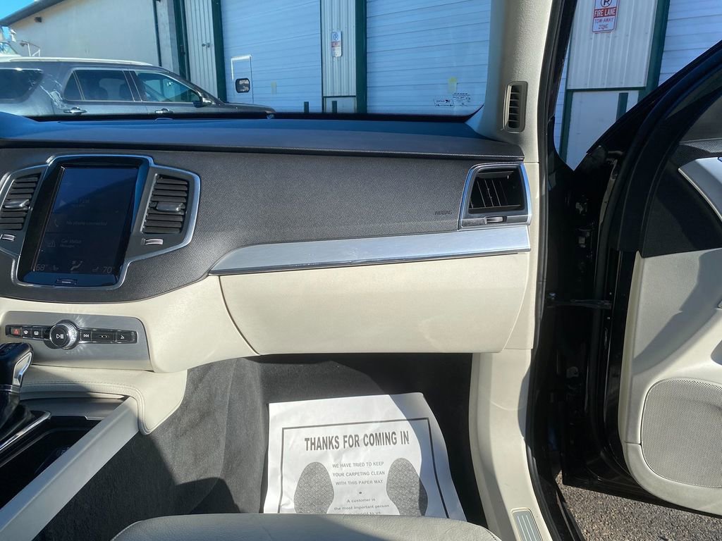 Used 2017 Volvo XC90 T6 Momentum w/ Vision Package image 29