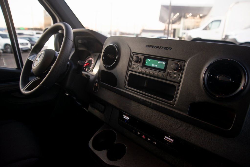 Used 2025 Mercedes-Benz Sprinter 2500 image 31