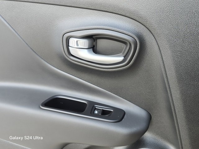 Used 2023 Jeep Renegade Latitude image 17