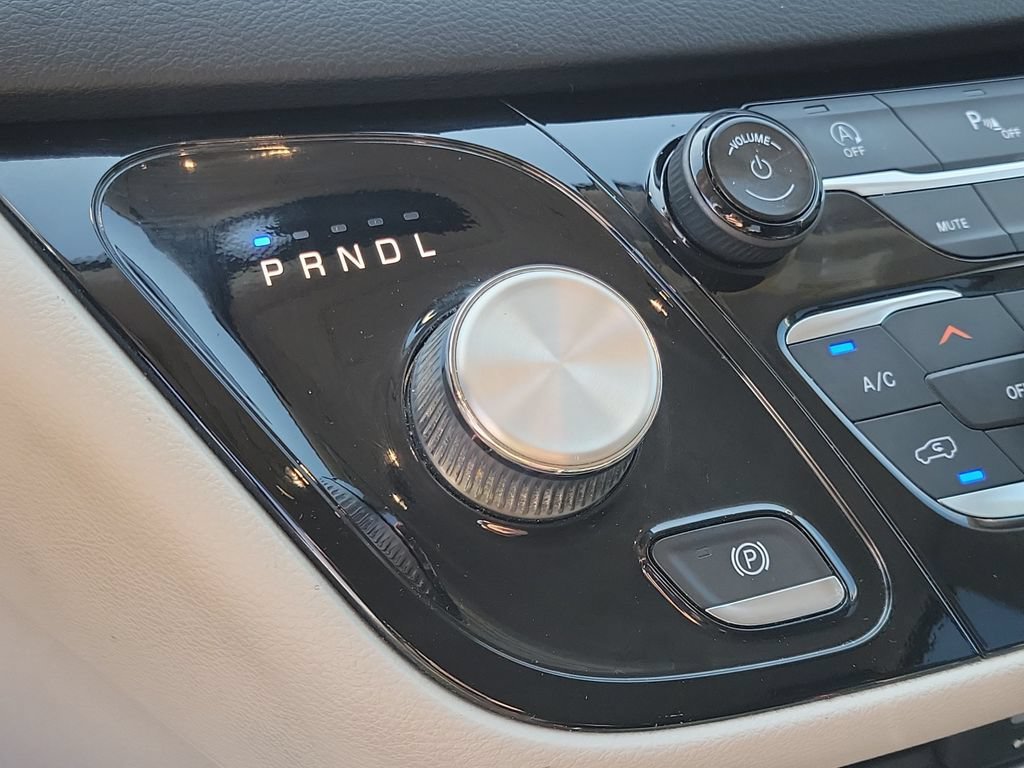 Used 2019 Chrysler Pacifica Touring-L FWD image 32