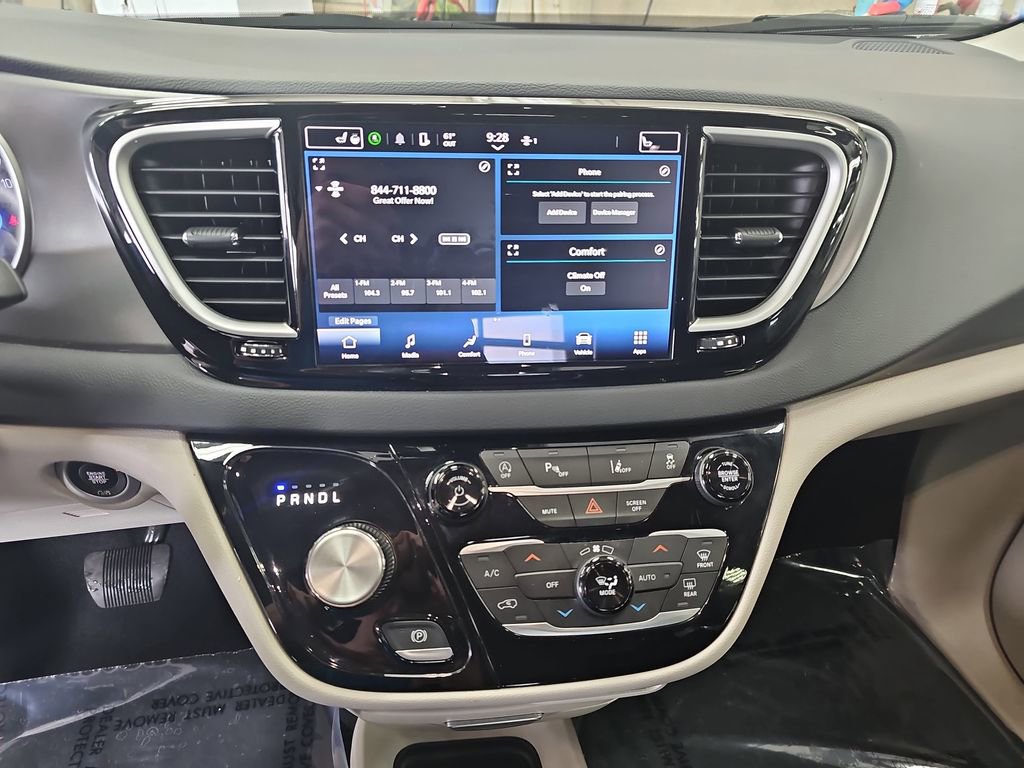 Used 2023 Chrysler Pacifica Touring-L FWD image 20