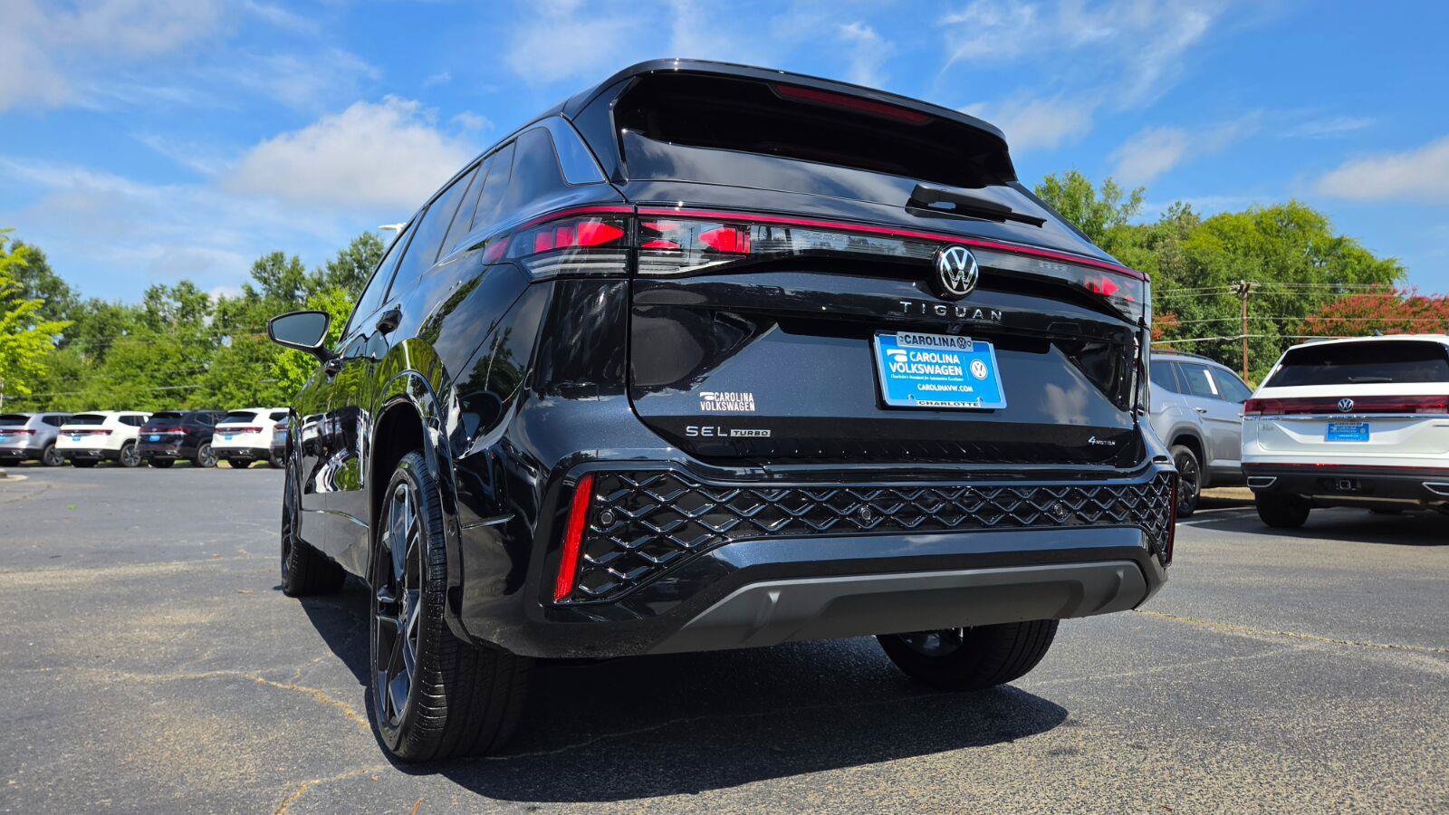 New 2026 Volkswagen Tiguan SEL R-Line AWD/4WD image 10