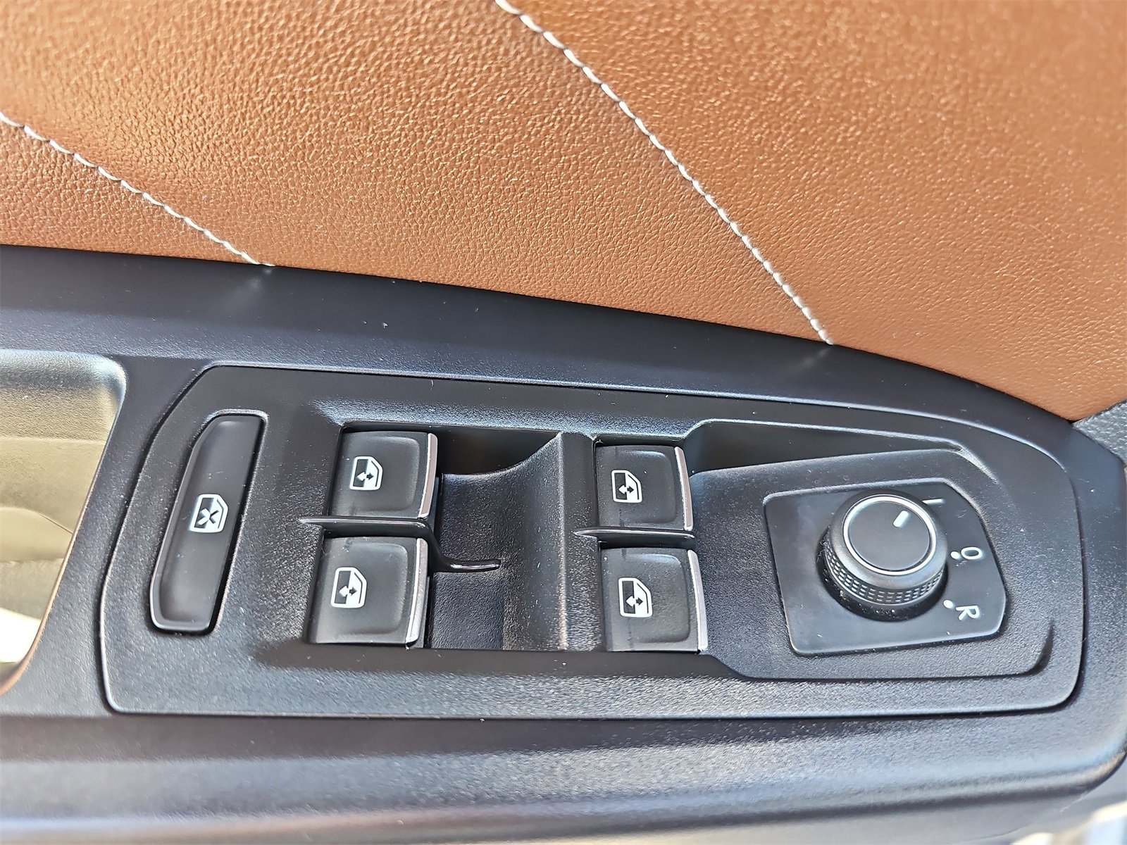 Used 2021 Volkswagen Atlas SE w/ Panoramic Sunroof Package image 29