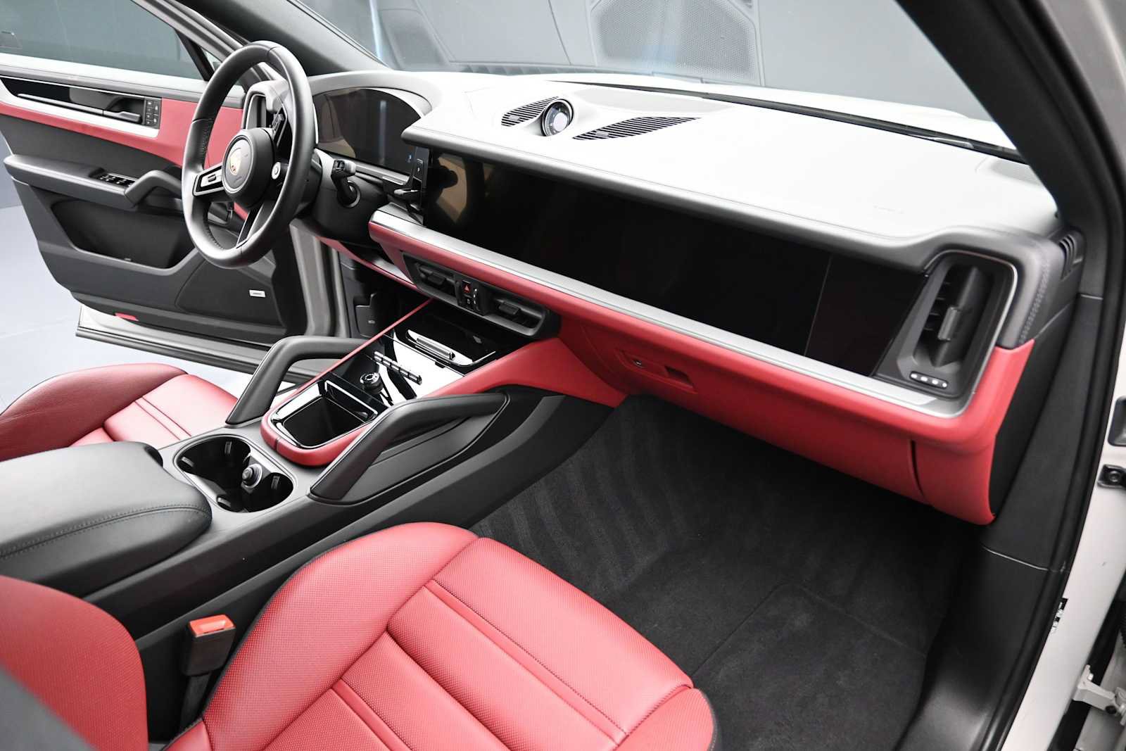 Certified 2025 Porsche Cayenne S AWD/4WD image 24