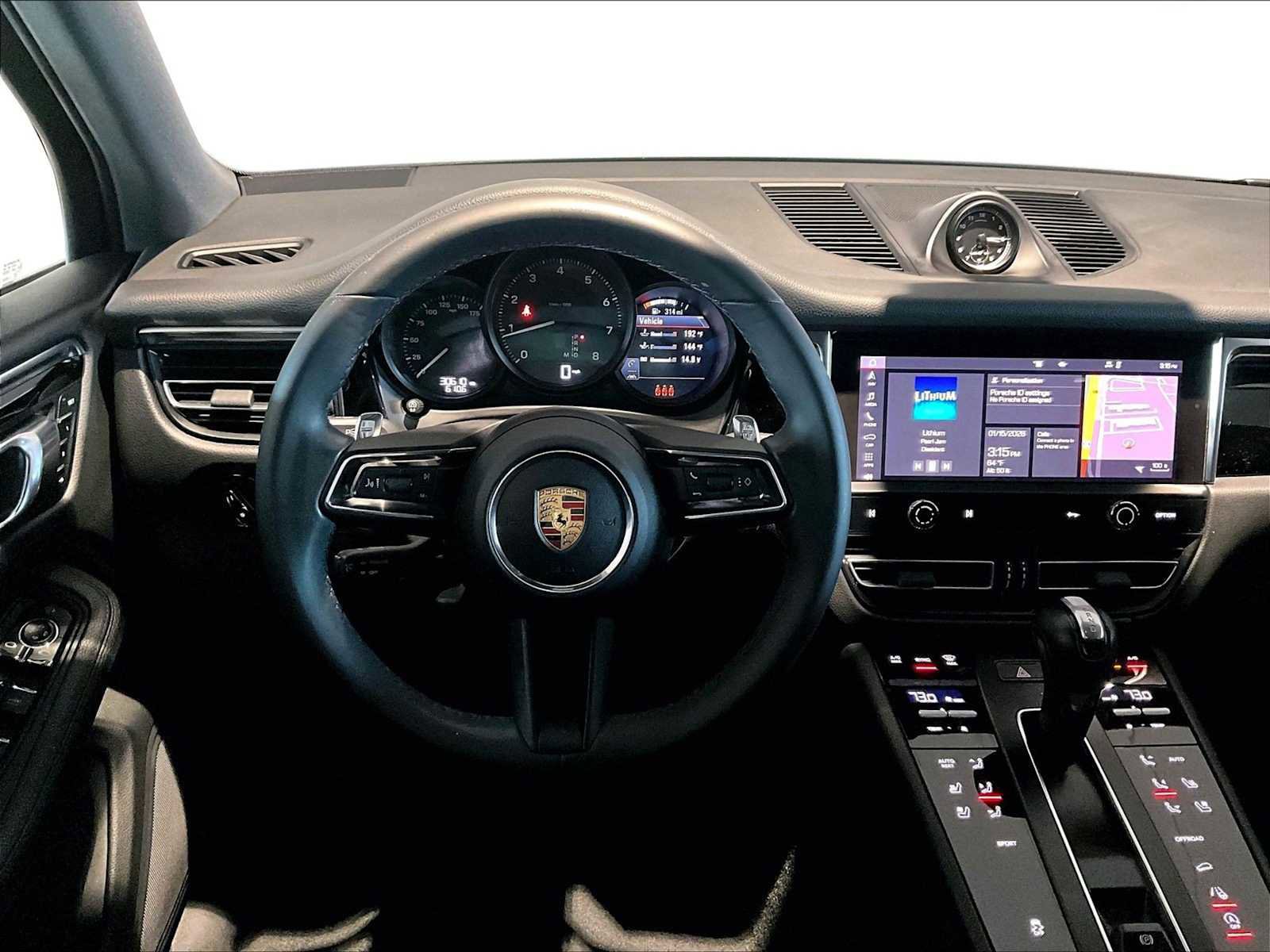 Used 2022 Porsche Macan image 16