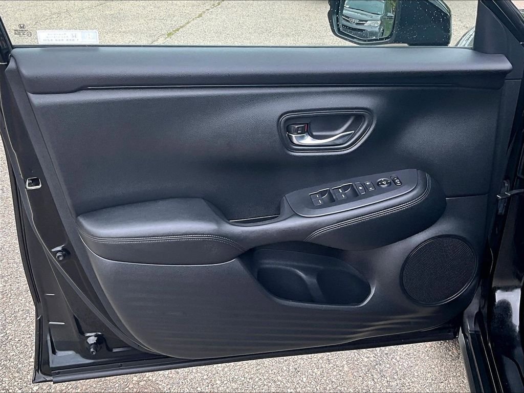 Used 2023 Honda HR-V LX image 9