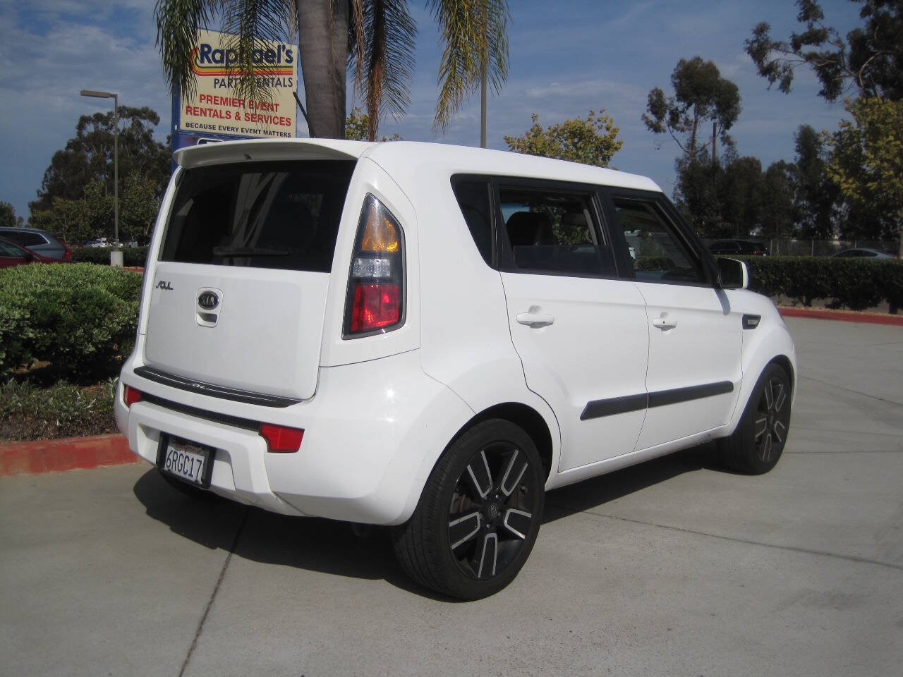 Used 2011 Kia Soul + FWD image 3