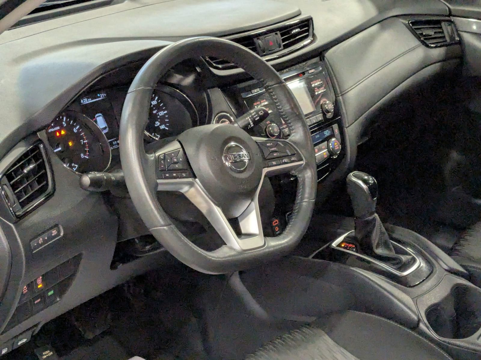 Used 2017 Nissan Rogue SV image 13