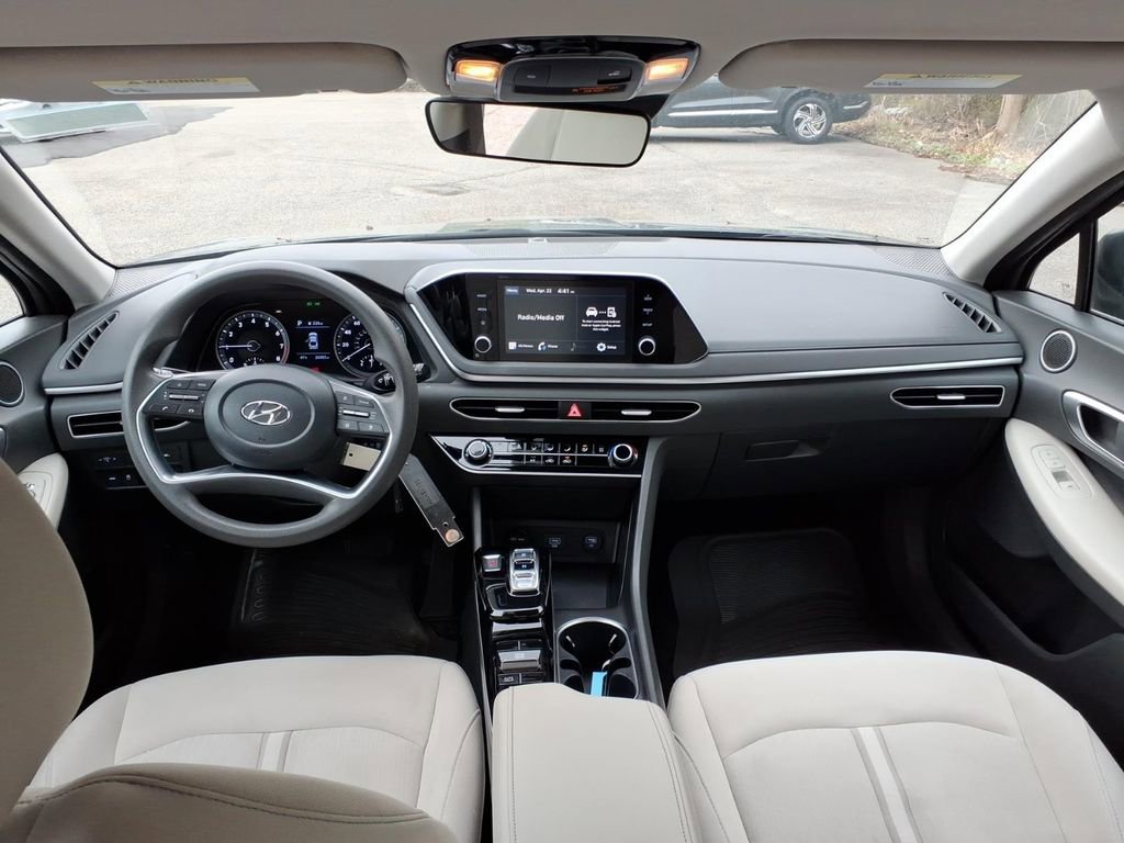 Used 2023 Hyundai Sonata SE w/ Cargo Package FWD image 12