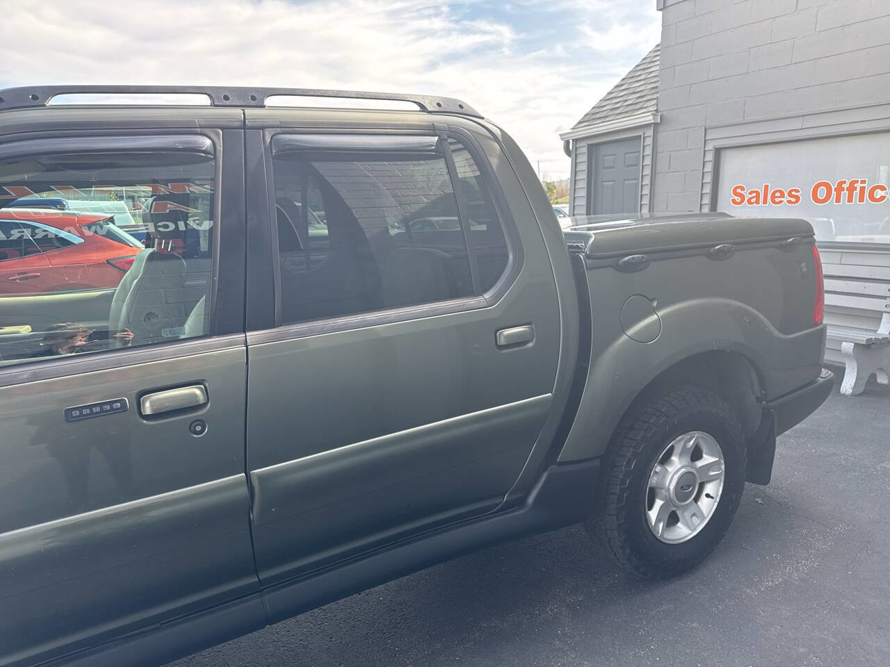 Used 2001 Ford Explorer Sport Trac 4x4 image 5