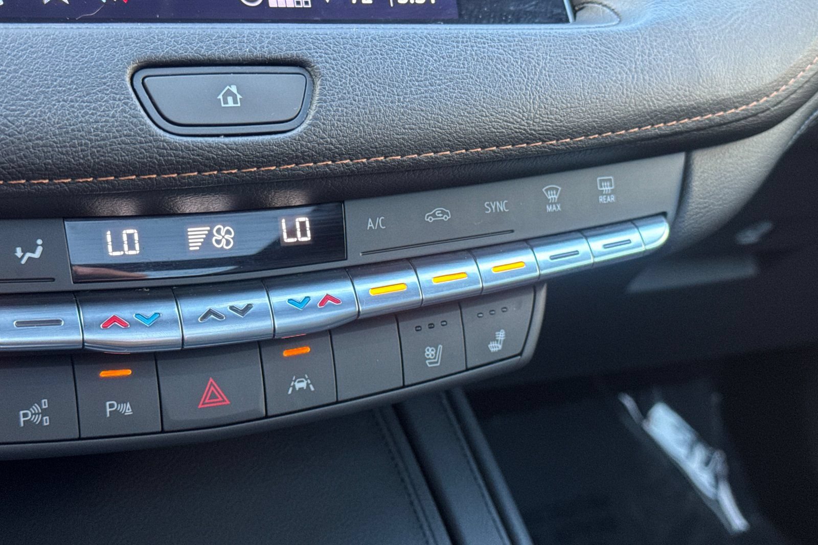 Used 2022 Cadillac XT4 Sport AWD/4WD image 28