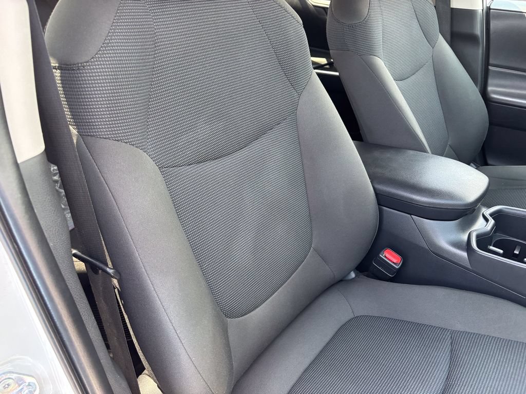 Used 2025 Toyota RAV4 LE AWD/4WD image 32