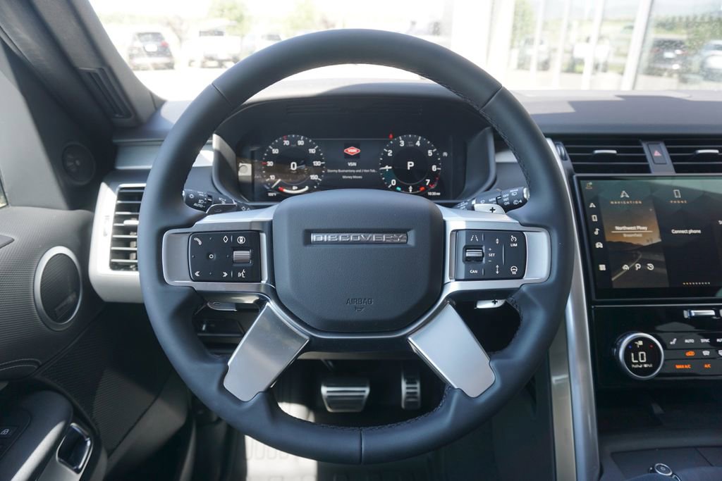 New 2025 Land Rover Discovery Dynamic SE image 10