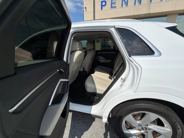 Used 2020 Audi Q3 2.0T Premium w/ Convenience Package AWD/4WD image 13