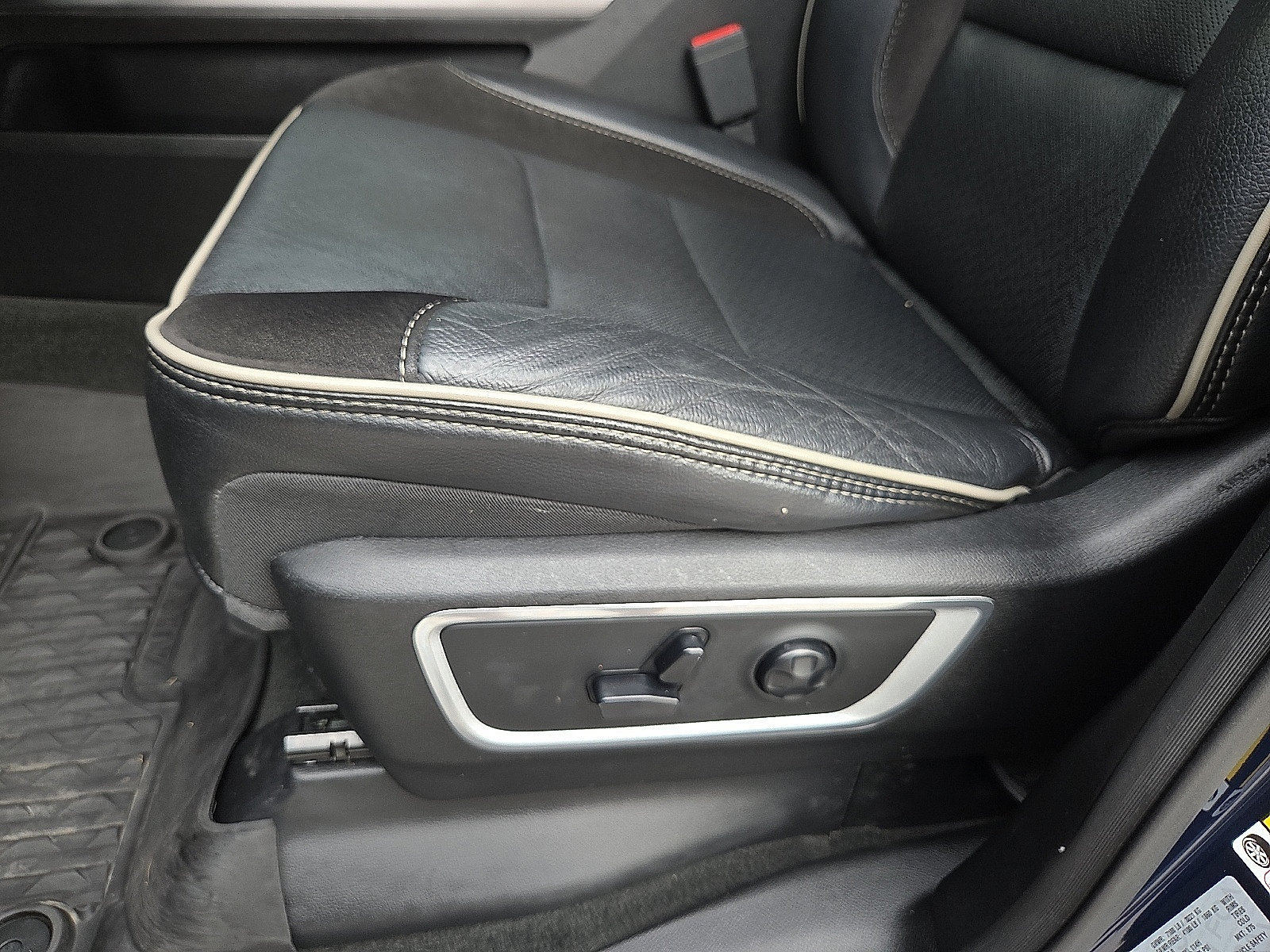 Used 2020 RAM 1500 Laramie AWD/4WD image 14