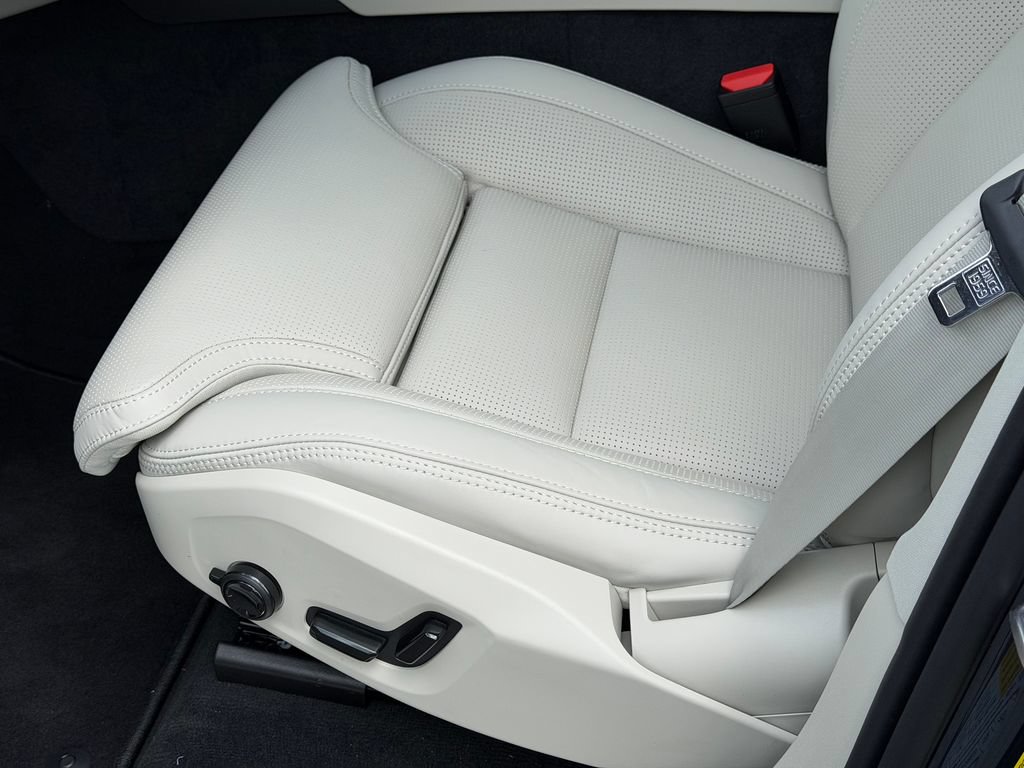 New 2026 Volvo XC90 B6 Ultra AWD/4WD image 16