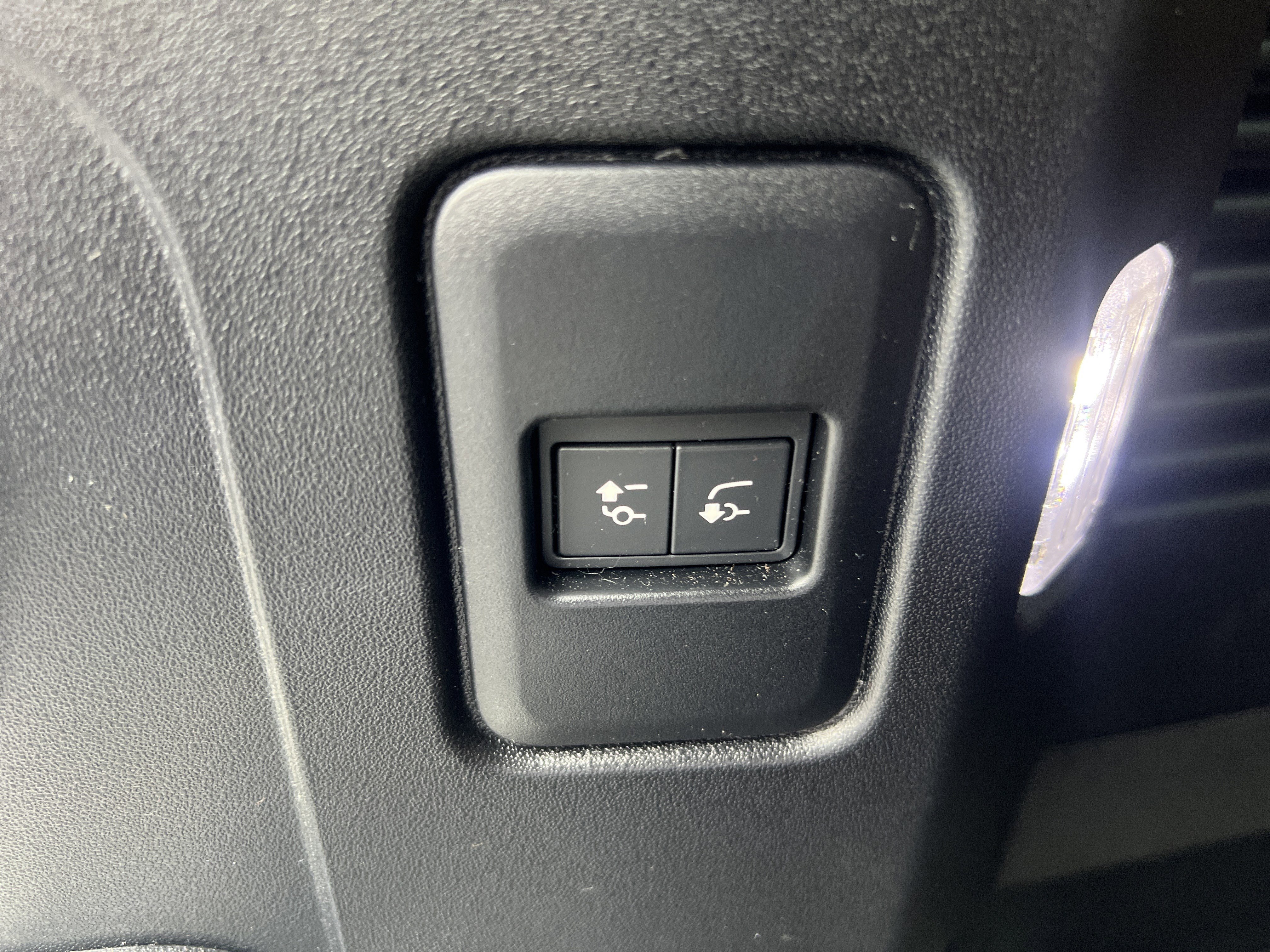 Certified 2023 Land Rover Defender 130 First Edition image 24