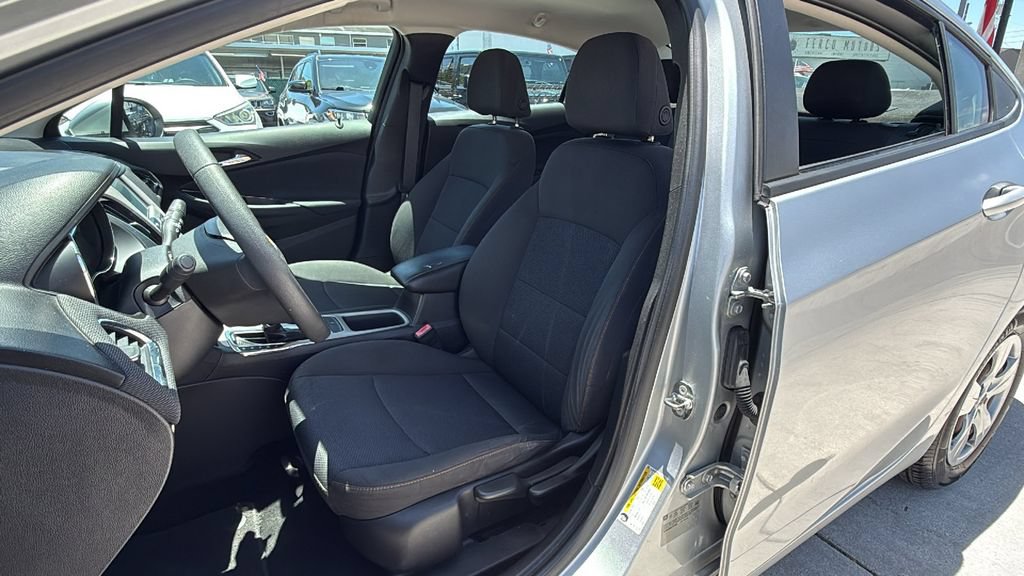Used 2018 Chevrolet Cruze LS FWD image 21