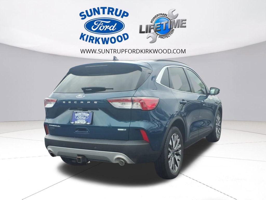 Used 2020 Ford Escape Titanium image 3