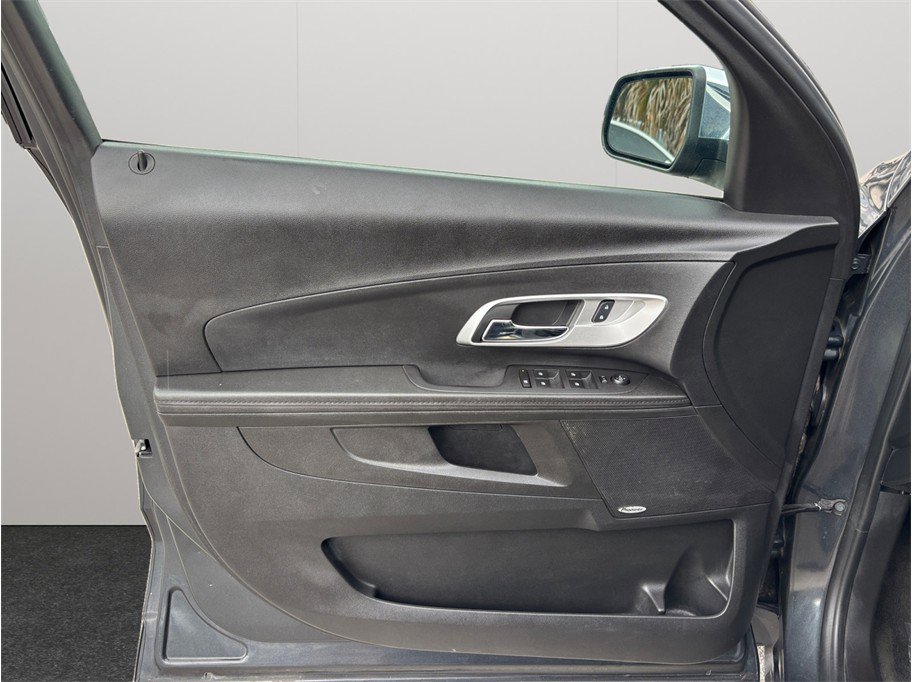 Used 2017 Chevrolet Equinox Premier w/ Enhanced Convenience Package FWD image 16