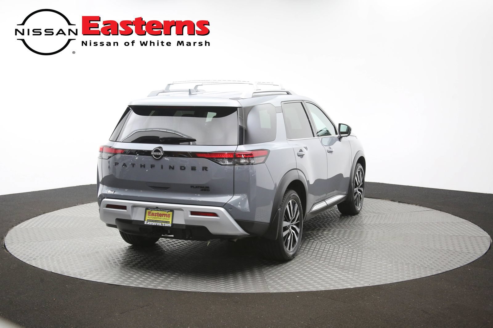 Used 2024 Nissan Pathfinder Platinum w/ Black Appearance Package AWD/4WD image 43
