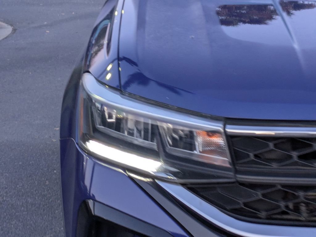 Used 2022 Volkswagen Taos S image 10