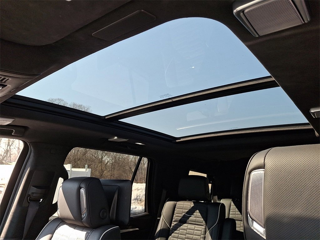 Used 2025 Cadillac Escalade Sport Platinum image 17